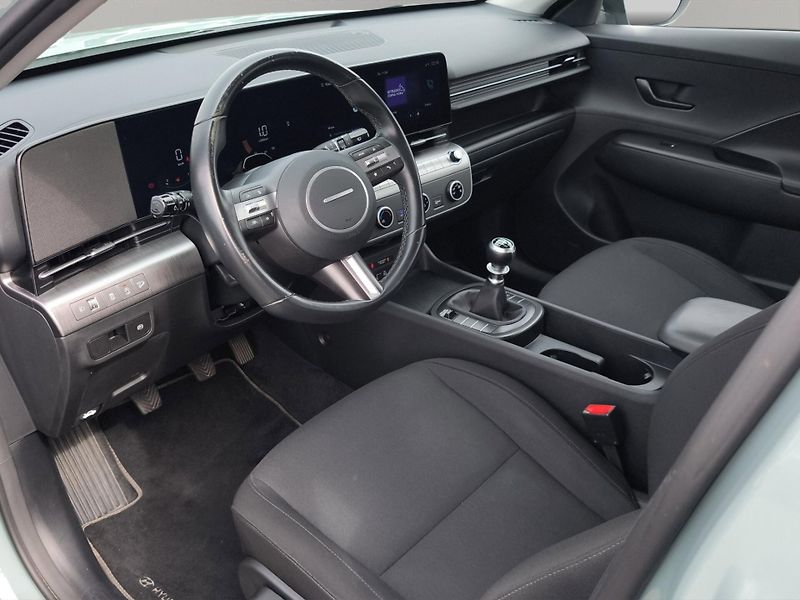 Hyundai Kona (2024) COMFORT CLUB 1.0 T-GDi 88kW, Č - fotka 25 z 27
