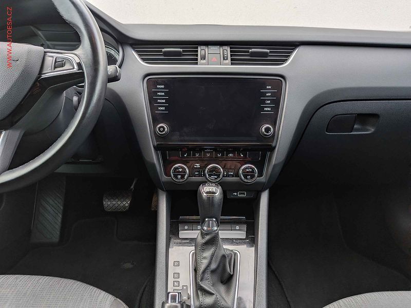 Škoda Octavia (2018) 2.0 TDi 4x4, ČR, Style, DSG - fotka 21 z 22