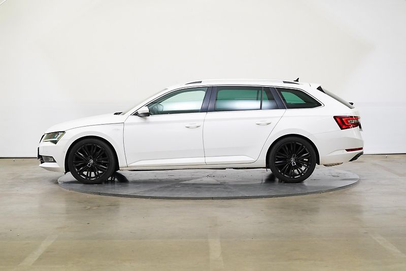 Škoda Superb - fotka 3 z 28