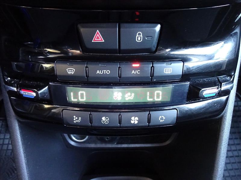 Peugeot 2008 1,2i 61kW - fotka 37 z 55