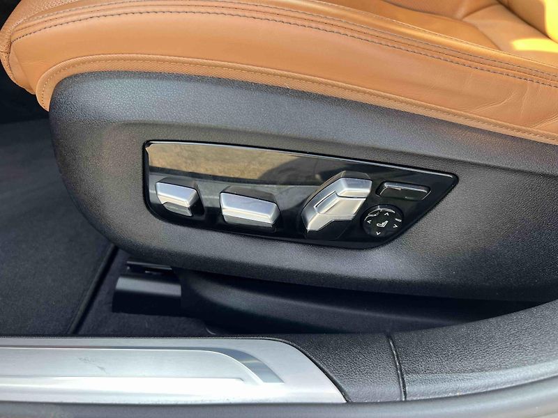 BMW Řada 7 750i 390kW xDrive Laser M pake - fotka 20 z 25