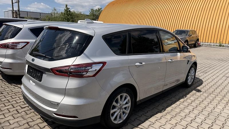 Ford S-MAX (2023) 2.5 HEV,HYBRID,REZERVOVÁNO - fotka 31 z 36