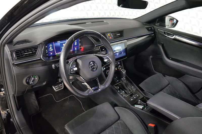 Škoda Superb (2024) 2.0TSI 206kw SportLine 4x4 AT - fotka 9 z 22