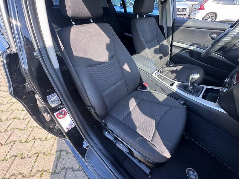 BMW Řada 3 (2011) E90 2,0D 85 KW PĚKNÝ - fotka 37 z 45