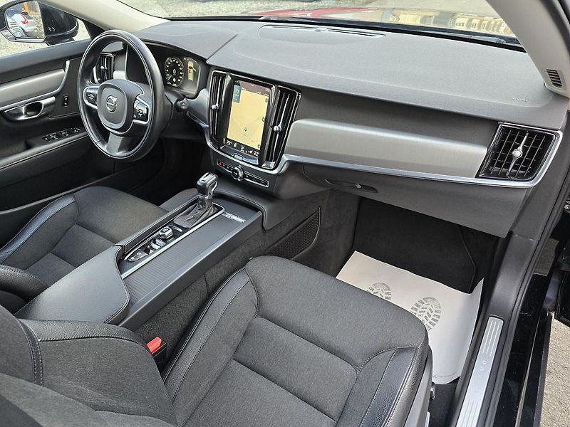 Volvo V90 D4 2,0 140kW 4x4 DPH MOMENTUM - fotka 12 z 45