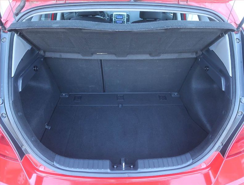Hyundai i30 (2011) 1.6 CVVT, nová STK - fotka 14 z 14