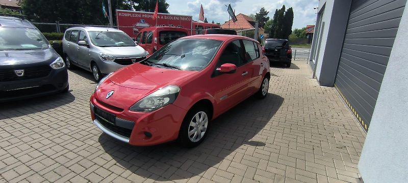 Renault Clio (2012) 1,2 16V 55kW - fotka 2 z 28