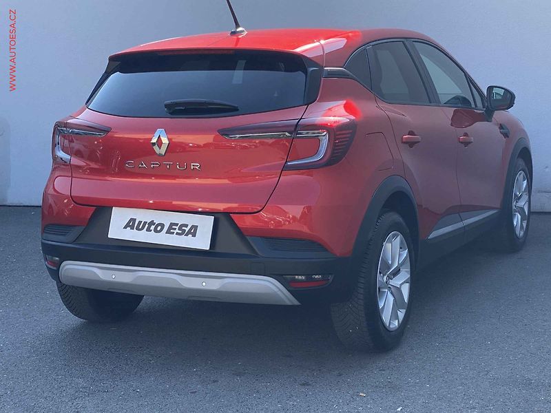 Renault Captur (2021) 1.0 TCe, LED, navi - fotka 4 z 17