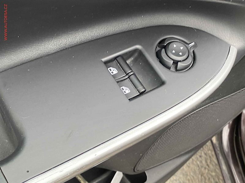 Alfa Romeo Giulietta (2013) 1.6 D, AC, park.asist - fotka 11 z 14