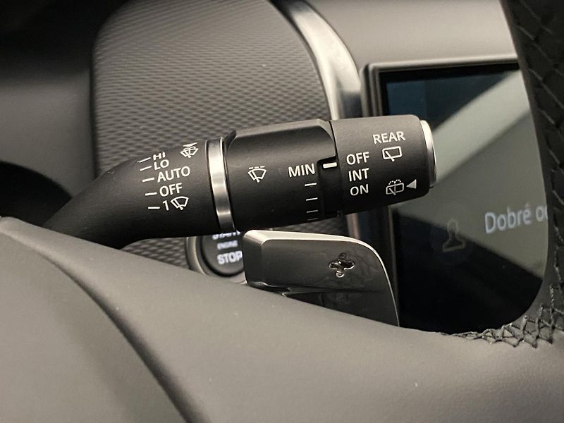 Land Rover Discovery Sport D200 DYNAMIC SE REZERVACE - fotka 27 z 53