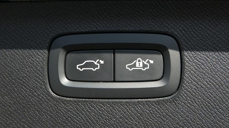 Volvo XC90 B5 AWD Plus Bright 7 míst - fotka 22 z 26