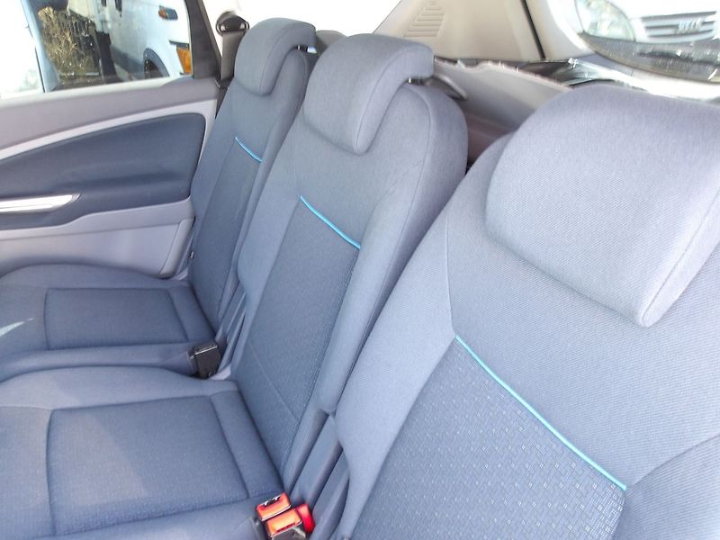 Ford S-MAX 2,0i 107kW ! KRASAVEC !!! - fotka 26 z 32