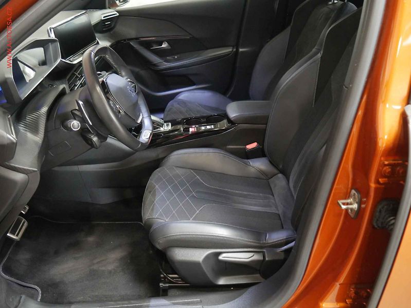 Peugeot 2008 (2020) 1.2 PT, GT, AT, navi, LED - fotka 9 z 25