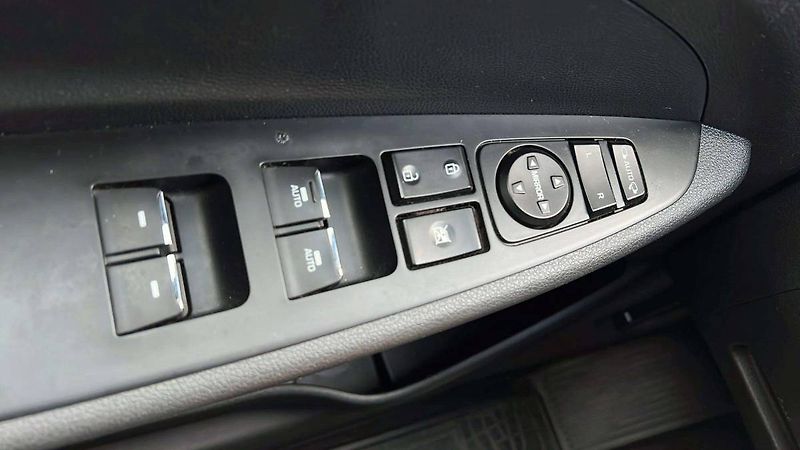 Hyundai Tucson 1,6 TGDI 130kW DCT 4WD Trikolo - fotka 34 z 40