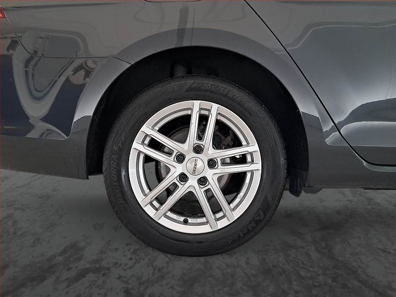 Volkswagen Golf (2015) 1.6 TDI, Serv.kniha, Navi - fotka 15 z 18