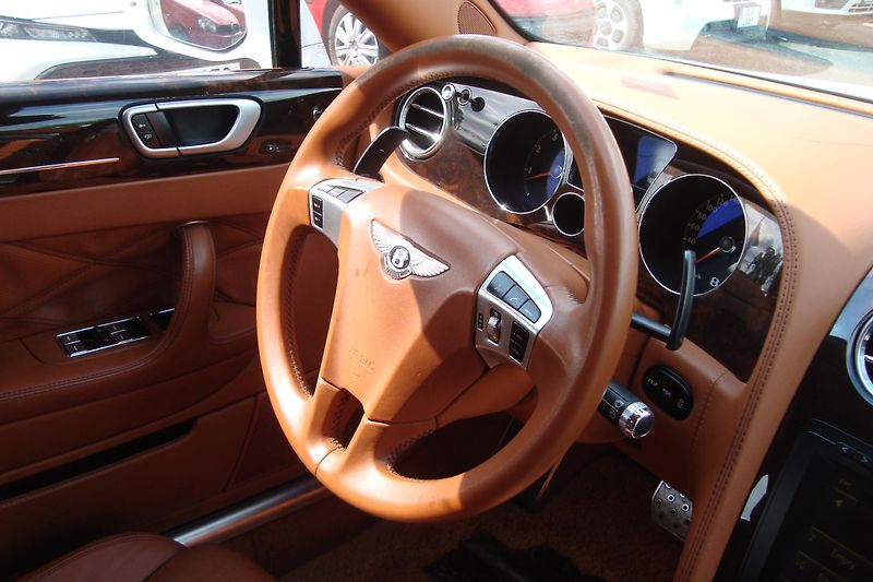 Bentley Continental Flying Spur (2013) SPEED 6.0 W12 - fotka 38 z 49