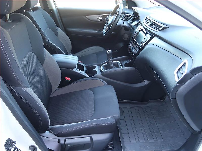 Nissan Qashqai (2019) 1.3 DIG-T, Navi, Tempomat - fotka 9 z 17