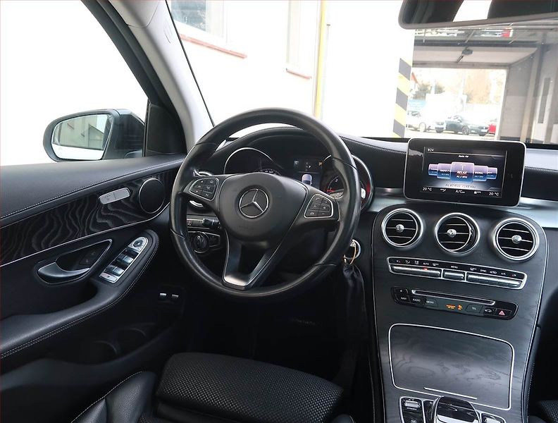 Mercedes-Benz GLC (2017) AMG line 350 d 4MATIC - fotka 7 z 21