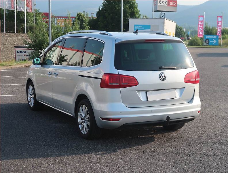 Volkswagen Sharan (2015) Highline 2.0 TDI, 4X4, 7 míst - fotka 4 z 13
