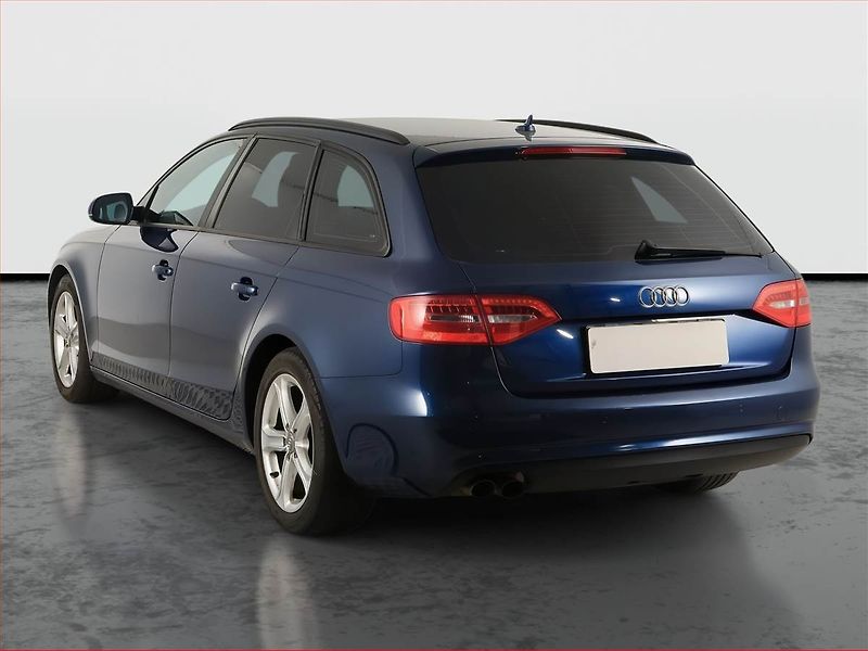 Audi A4 (2012) Ambition 2.0 TDI, Navi, Xenony - fotka 4 z 18
