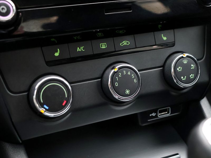 Škoda Octavia 1,4 TSI 110kW CZ Ambition 1Maj - fotka 26 z 38