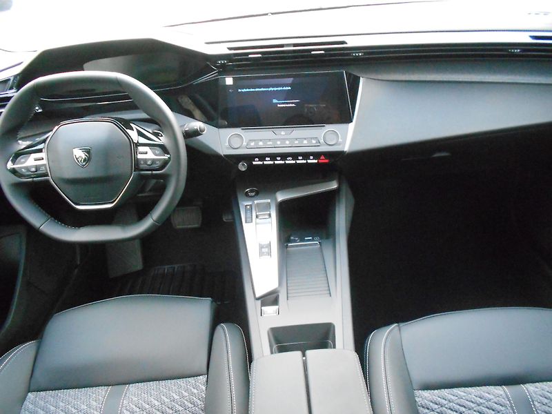 Peugeot 408 ALLURE Hybrid 145 e-DCS6  - fotka 6 z 8