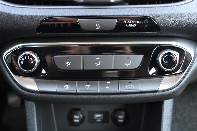 Hyundai i30 1,5 CVVT  NOVÉ V ČR,1.MAJITEL - fotka 15 z 26