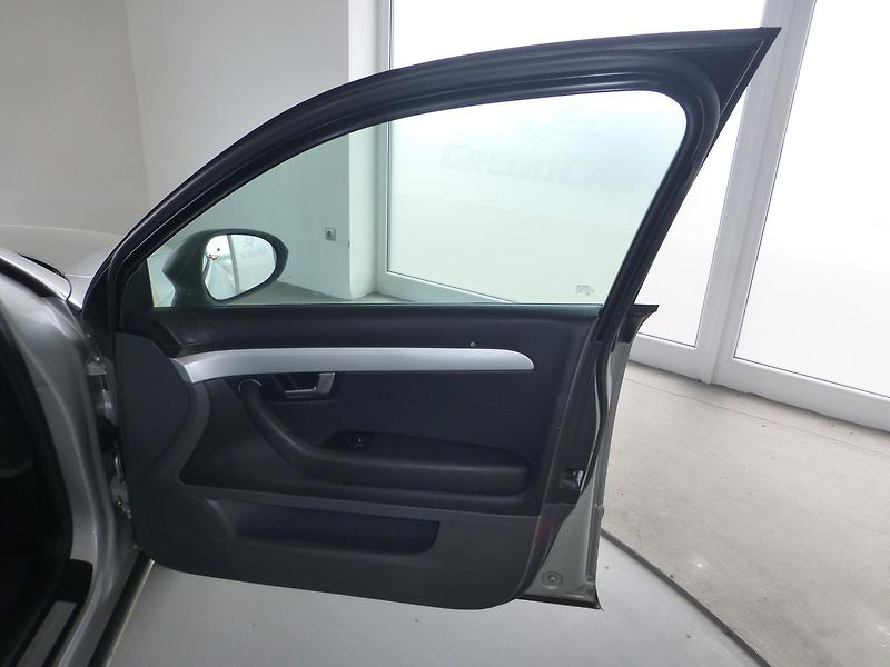Seat Exeo (2012) 2,0TDI-105KW*ALU*DIGI***PARK.S - fotka 16 z 24