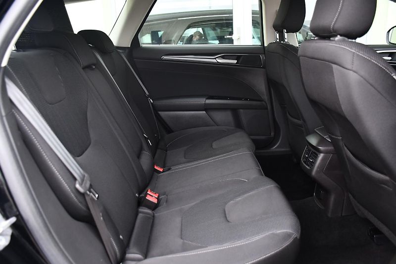 Ford Mondeo 2.0TDCi 110kW CARPLAY TITANIUM - fotka 20 z 42