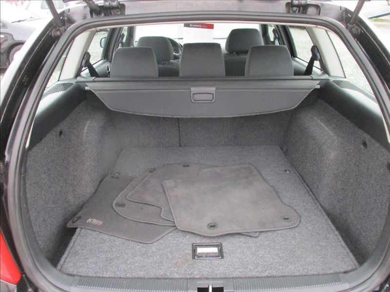 Škoda Octavia 1,6 MPI, digi klima, 1.maj, - fotka 12 z 29