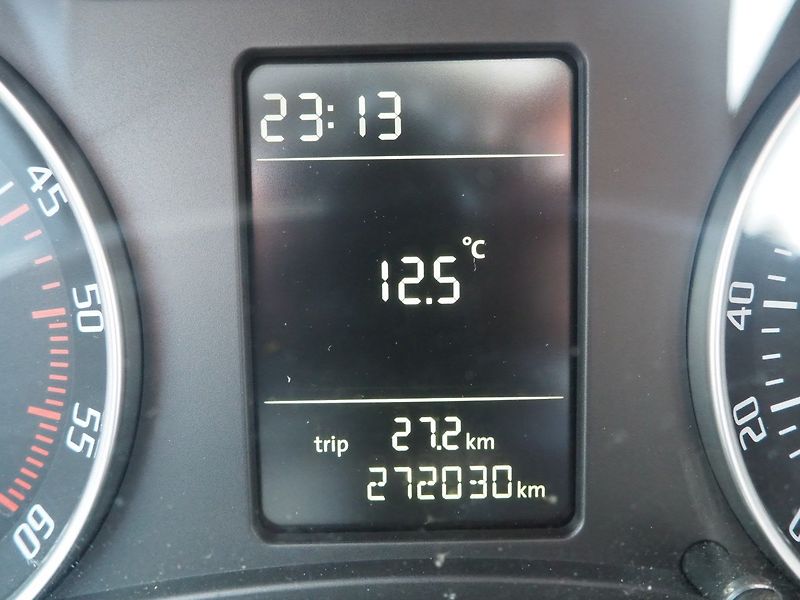Škoda Octavia (2010) 1.9 TDI, 77 kW, Ambiente - fotka 26 z 34