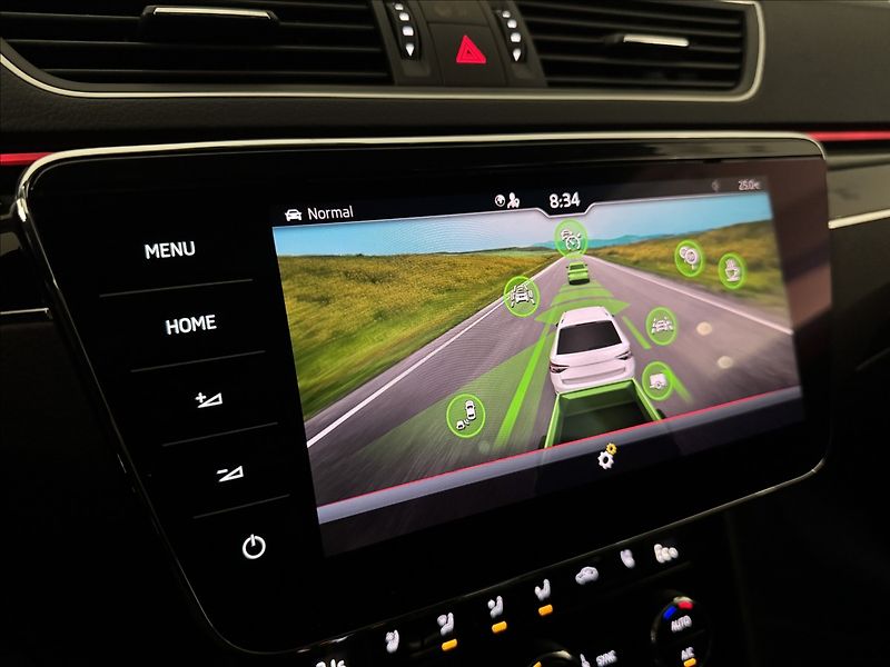Škoda Superb 1,4 TSi  DSG iV L&K LED Assist - fotka 31 z 50