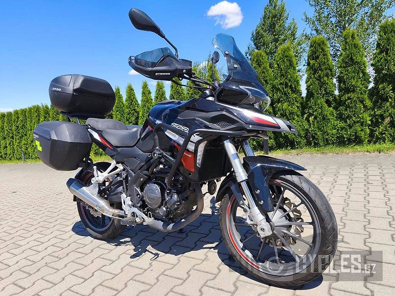 Benelli TRK 251 (2023) - fotka 2 z 12