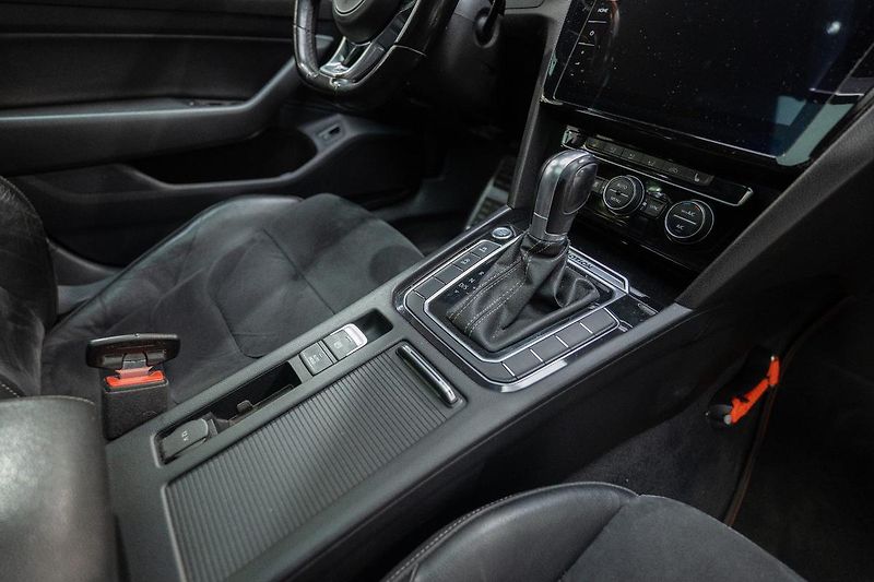 Volkswagen Arteon 2.0 TDI R-Line 140 kW - fotka 19 z 34