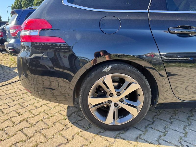 Peugeot 308 (2016) 1,2 PURET. ALLURE 96KW AUTOMAT - fotka 15 z 48