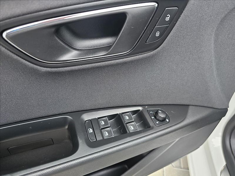 Seat Leon 1,4 TSi 92KW FR NAVI TEMPOMAT - fotka 14 z 47