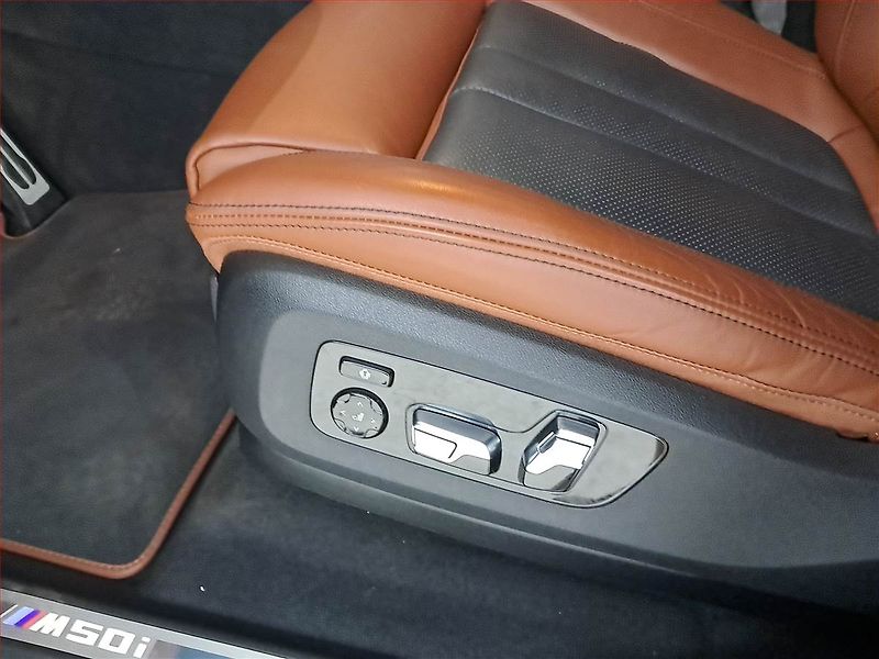 BMW X7 (2022) M50i - fotka 23 z 30