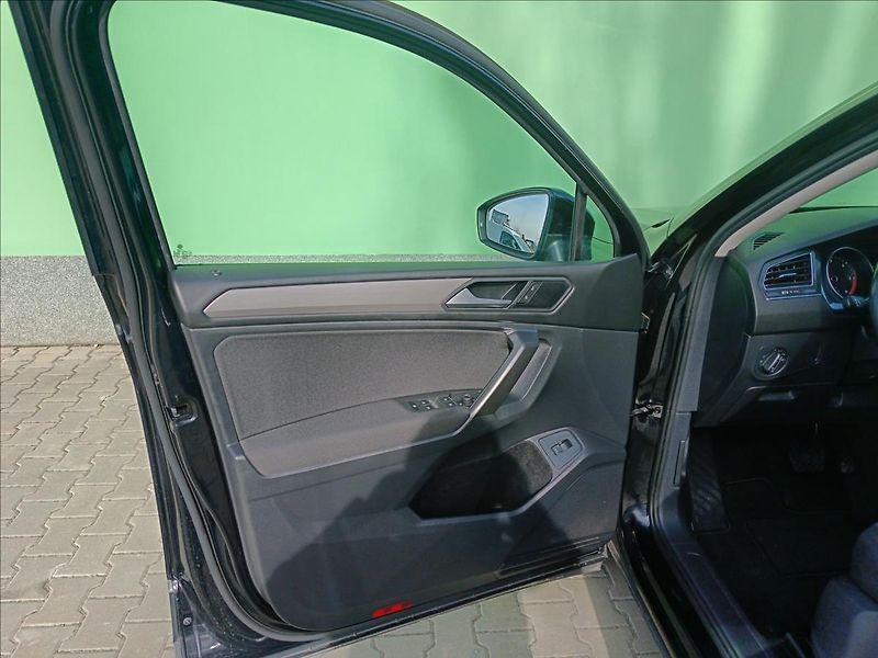 Volkswagen Tiguan Allspace 2,0 ALLSPACE TDi 110kW DSG ACC - fotka 18 z 40