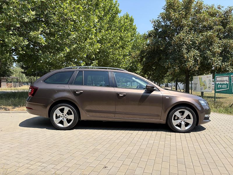 Škoda Octavia 2.0 TDi DSG CLEVER - fotka 12 z 28
