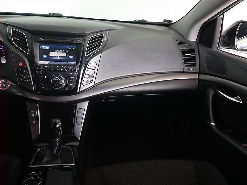 Hyundai i40 (2012) 1.7 CRDi, Automat, Navi - fotka 8 z 19