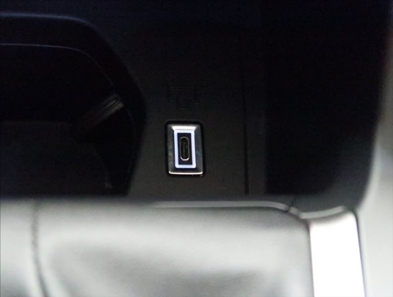 Peugeot 308 1,2 PT ALLURE NAVI KAMERA ČR - fotka 33 z 46