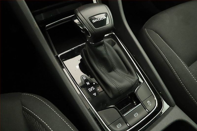 Škoda Karoq (2025) 1.5 TSI, Drive, FullLed - fotka 13 z 16