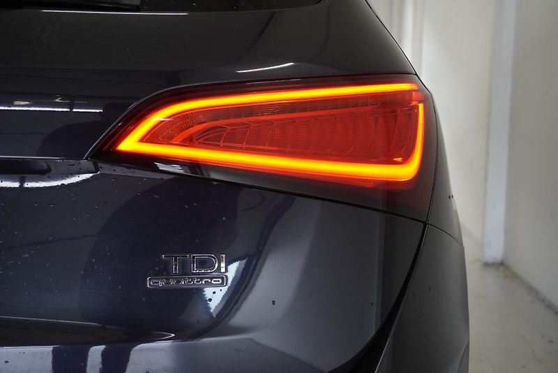 Audi Q5 3.0 TDI 190kW QUATTRO S-LINE - fotka 9 z 37