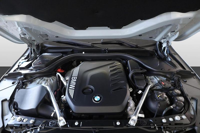BMW Řada 5 540d xDrive Touring - fotka 12 z 32