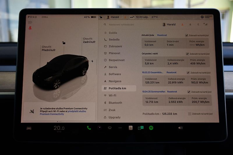 Tesla Model Y LONG RANGE DUAL MOTOR  - fotka 29 z 46