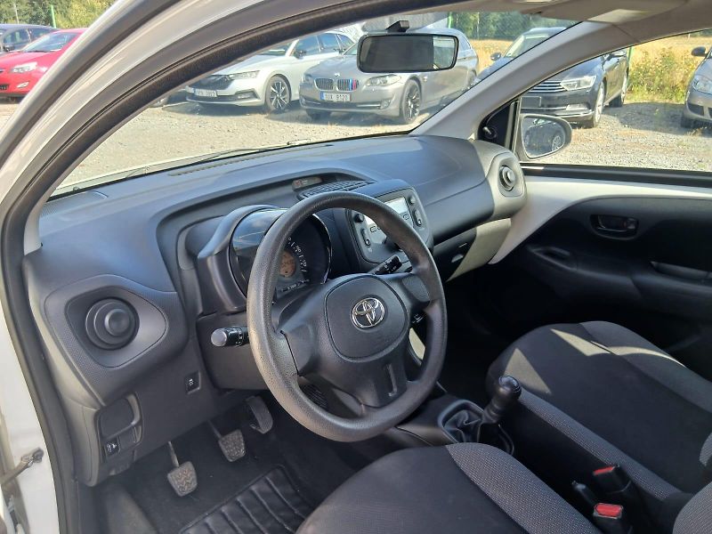 Toyota Aygo 1.0, 51 kW, klima - fotka 34 z 38