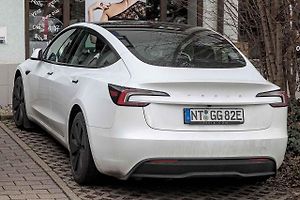 Tesla Model 3 používá automatické osušování brzdových kotoučů, jehož činnost řidič zpravidla nezaznamená.