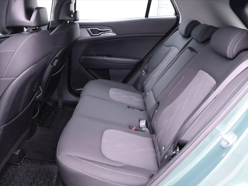 Kia Sportage 1,6 T-GDI 110kW AWD CZ DPH - fotka 13 z 32