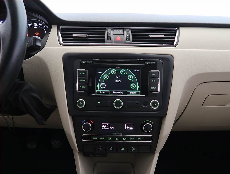 Škoda Rapid (2013) Ambition 1.6 TDI, Navi - fotka 12 z 17