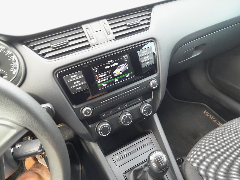 Škoda Octavia (2016) 1,2 TSI Serviska 2x klíč - fotka 16 z 17